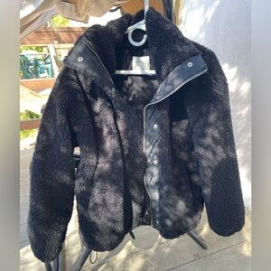 New Abercrombie Sherpa Women’s jacket black XS. Comfy and perfect for winter!